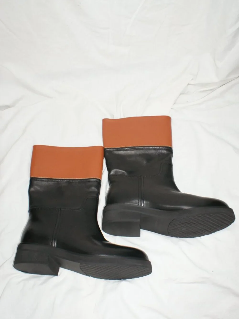Aerosoles Medium Height 2-Tone Lug Sole Boots - size 8 - BRAND NEW